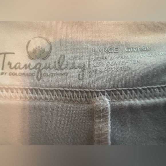 TRANQUILITY BLACK & WHITE FLORAL SKORT. SIZE LARGE WITH WHITE UNDER SHORTS - Picture 8 of 9